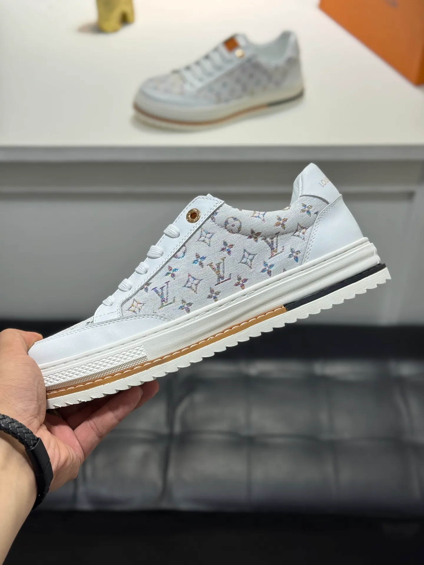 Men's shoes 💰400 [New style] 🌂🌂Top original order - Louis Vuitton®️ Trendy and fashionable yet low-key men's casual shoes, LV special fabric pattern on the upper, comfortable and breathable, sheepskin lining, original rubber outsole, 3 colors available ~ a must-have for sportsmen. Size: 38-44 (45 customized